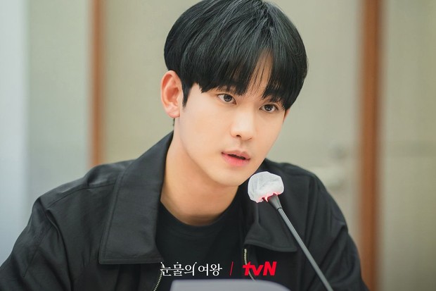 Potret Kim Soo Hyun dalam pembacaan naskah drama 'Queen of Tears'/ Foto: instagram.com/tvn_drama Potret Kim Soo Hyun dalam pembacaan naskah drama 'Queen of Tears'