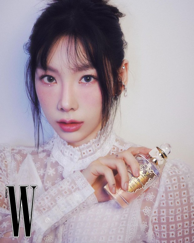 Potret Taeyeon dalam pemotretan terbaru bersama W Korea dan Penhaligons