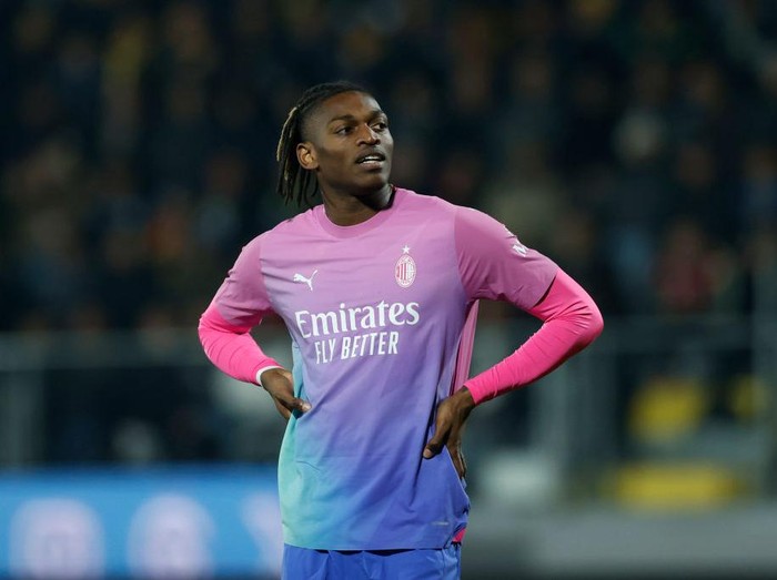 FROSINONE, ITALY - FEBRUARY 3: Rafael Leao of AC Milan looks on during the Serie A TIM match between Frosinone Calcio and AC Milan at Stadio Benito Stirpe on February 3, 2024 in Frosinone, Italy. (Photo by Matteo Ciambelli / DeFodi Images via Getty Images)