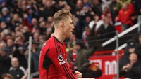 Højlund mengaku selebrasi main gitar itu memang punya makna khusus. Foto: Manchester United via Getty Imag/Matthew Peters