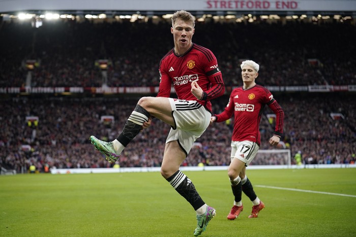 Manchester Uniteds Rasmus Hojlund celebrates after scoring his sides first goal during the English Premier League soccer match between Manchester United and West Ham United at the Old Trafford stadium in Manchester, England, Sunday, Feb. 4, 2024. (AP Photo/Dave Thompson)