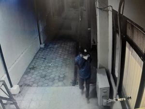 Maling Bertopi NY Bobol Kantor Disnakertrans, Gondol Laptop-Kamera