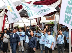 Momen Relawan Samawi Ikut Melepas Keberangkatan Prabowo-Gibran ke Debat Kelima