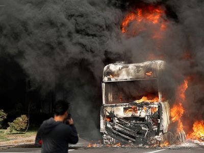 Detik-detik Truk Terdampak Kebakaran Hutan di Chili