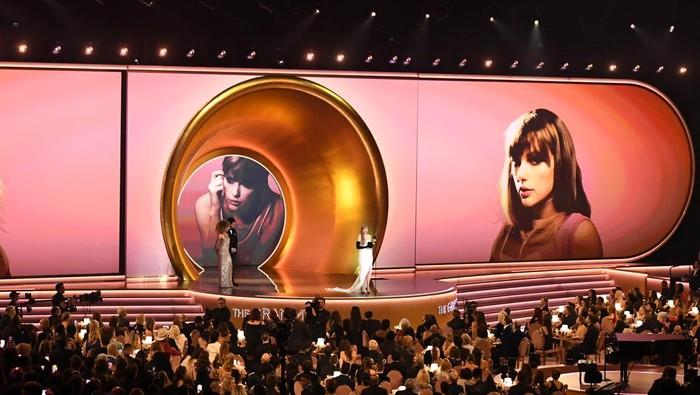 LOS ANGELES, CALIFORNIA - FEBRUARY 04: Taylor Swift accepts the Best Pop Vocal Album award for “Midnights” onstage during the 66th GRAMMY Awards at Crypto.com Arena on February 04, 2024 in Los Angeles, California. (Photo by Kevin Mazur/Getty Images for The Recording Academy)