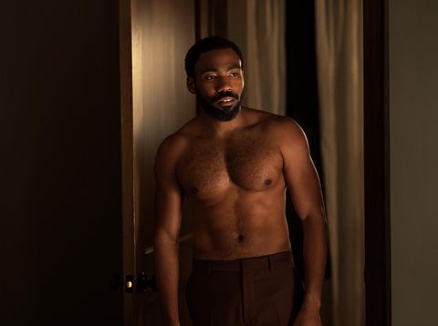 Donald Glover dalam serial Mr. & Mrs. Smith (2024). (Prime Video/David Lee)