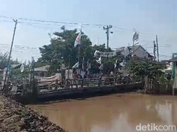 Bocah 12 Tahun Hilang Terseret Arus Saat Mandi di Sungai Nippon Brebes