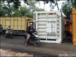 Truk Terguling Bikin Akses Bangkalan-Sampang Macet 4 Km