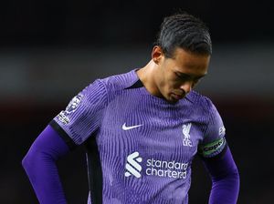 Persaingan Memanas, Van Dijk Akui Sulit Tetap Tenang Persaingan Memanas, Van Dijk Akui Sulit Tetap Tenang