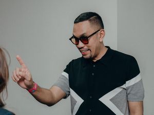 Hadir Jadi Saksi, Sahroni Ngaku Pernah Kasih Duit ke Adam Deni di Bali Hadir Jadi Saksi, Sahroni Ngaku Pernah Kasih Duit ke Adam Deni di Bali