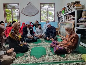 Istri Ganjar Temui Abuya Muhtadi di Banten, Diberi Doa dan Nasihat Terbaik