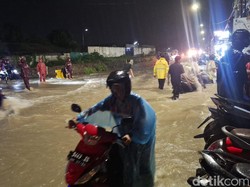 Hujan Deras Guyur Surabaya, Babat Jerawat hingga Benowo Banjir