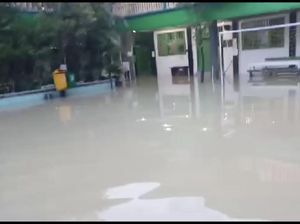 Sekolah di Gresik Terendam Banjir, Ratusan Pelajar Diliburkan