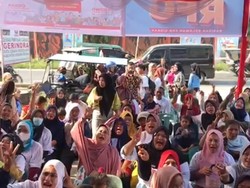 Relawan Gibran Gelar Tebus Murah Sembako, Besarkan UMKM Lokal