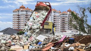 Duh, Lahan Kosong di Kemang Jadi Tempat Sampah Puing