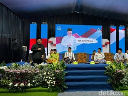 Erick Thohir Beri Kuliah Umum ke Santri Saat Kunjungi Ponpes Lirboyo Kediri