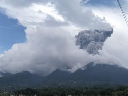 Lagi, Marapi Erupsi Lontarkan Kolom Abu 1 Kilometer
