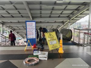 Eskalator Mati Stasiun Bekasi yang Viral Kini Mulai Diperbaiki Eskalator Mati Stasiun Bekasi yang Viral Kini Mulai Diperbaiki