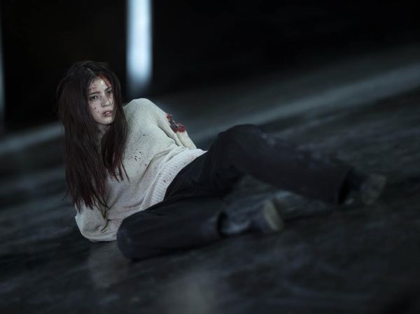 Han So Hee Berdarah-darah di Gyeongseong Creature 2