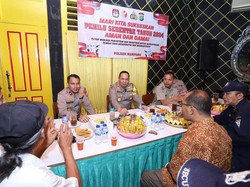 Asistensi Siskamling di Mampang, Kapolres Jaksel Ajak Warga Kawal Pemilu Damai