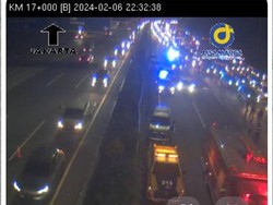 Truk Terbalik di Tol Jagorawi Bikin Macet Panjang, Contraflow Diterapkan