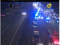 Hampir Tengah Malam, Tol Jagorawi Masih Macet Parah gegara Truk Terbalik