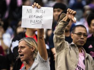 Ini Alasan Messi Absen Main di Hong Kong yang Bikin Fans Meradang