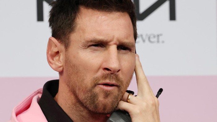 MLS club Inter Miamis Lionel Messi attends a press conference in Tokyo, Japan February 6, 2024. REUTERS/Kim Kyung-Hoon