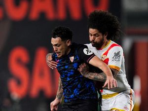 Bokong Kena Tusuk Bikin Geram Bintang Sevilla, Tidak Ngamuk karena...