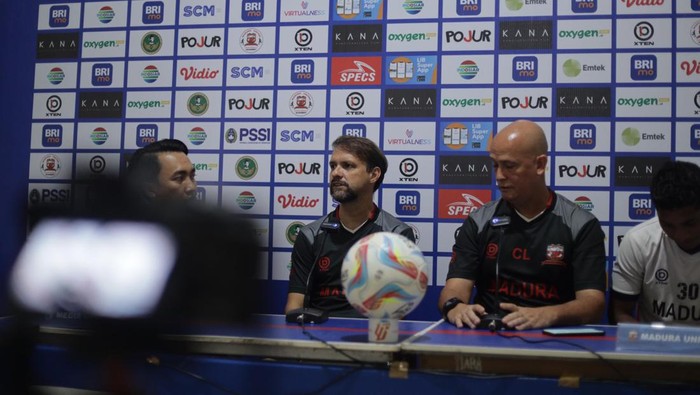 Pelatih Madura United Mauricio Souza