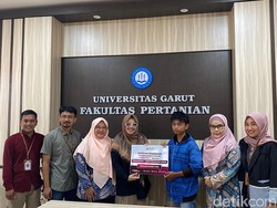 Rezeki Nomplok Timpa Firmansyah Mahasiswa Uniga Penjual Cilung