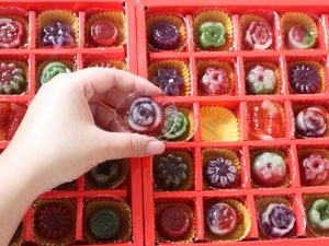 Perajin Kue Keranjang Mini Kebanjiran Pesanan