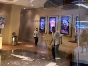 Viral Plafon Bioskop di Pakuwon City Ambrol dan Bocor, Benarkah?