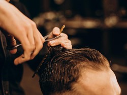 Potong Rambut Sebelum Imlek, Hoki Nggak? Ini 5 Mitos yang Harus Diketahui