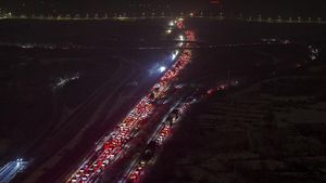 Potret Ribuan Kendaraan Terjebak Macet saat Mudik Imlek di China