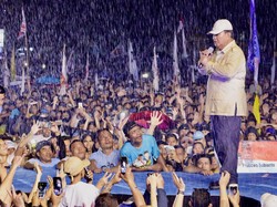 Prabowo Hujan-hujanan Joget Oke Gas di Manado: Saya Tak Kedinginan!