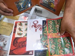 Menkominfo Sebut Minat Pengoleksi Perangko Masih Tinggi Menkominfo Sebut Minat Pengoleksi Perangko Masih Tinggi
