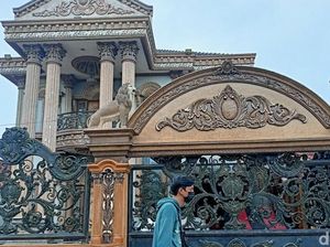 Beri Kado Ultah Mobil Mewah ke Anak, Rumah Eks Kades di OKI Wah Banget Beri Kado Ultah Mobil Mewah ke Anak, Rumah Eks Kades di OKI Wah Banget