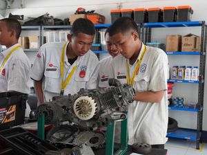 SMK Hadapi Tantangan Pembelajaran-Permintaan Industri, Bisakah CSR Jadi Solusi? SMK Hadapi Tantangan Pembelajaran-Permintaan Industri, Bisakah CSR Jadi Solusi?
