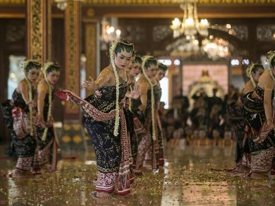 Melihat Tradisi Tingalan Jumenengan Raja Keraton Solo