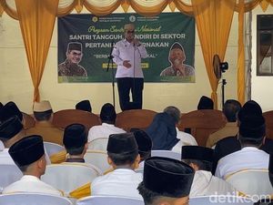 Wamentan Yakin Santri Bisa Jadi Petani Sukses Lewat Santri Tani Milenial Wamentan Yakin Santri Bisa Jadi Petani Sukses Lewat Santri Tani Milenial