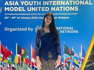 8 Foto Putri AHY dan Annisa Pohan Ikut Model United Nations, Cantik Berkebaya 8 Foto Putri AHY dan Annisa Pohan Ikut Model United Nations, Cantik Berkebaya