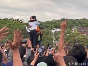 Alasan Caleg PKS Pakai Baju Nelayan Saat Curhat ke Anies di Parepare Alasan Caleg PKS Pakai Baju Nelayan Saat Curhat ke Anies di Parepare