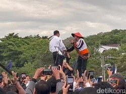 Momen Nelayan Nangis Saat Curhat ke Anies Ternyata Caleg PKS
