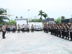 Puluhan Personel Polres Inhil Diterjunkan Jaga TPS di Wilayah Perairan