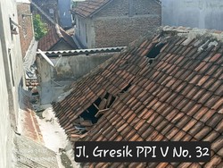 8 Bangunan Rusak Imbas Hujan Deras Disertai Angin Kencang di Surabaya