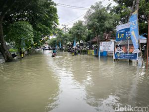 Ribuan Rumah 3 Kecamatan di Gresik Terendam Banjir, Terparah Menganti Ribuan Rumah 3 Kecamatan di Gresik Terendam Banjir, Terparah Menganti