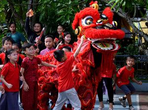 10 Tradisi Unik Perayaan Hari Imlek, Bukan Cuma Bagi-bagi Angpao 10 Tradisi Unik Perayaan Hari Imlek, Bukan Cuma Bagi-bagi Angpao