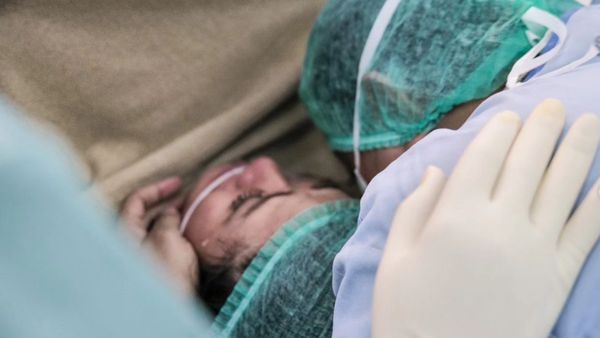 7 Momen Haru Bella Bonita Istri Denny Caknan Lahiran, Bayinya Dirawat di NICU