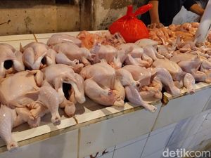 Pemilu Sebentar Lagi, Harga Daging Ayam-Minyak Goreng Meroket
